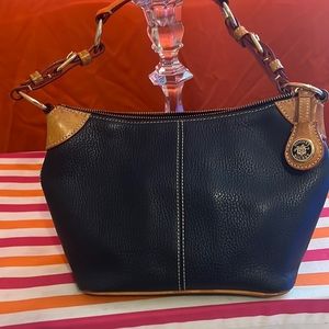Gorgeous Dooney & Bourke Small Shoulder Bag